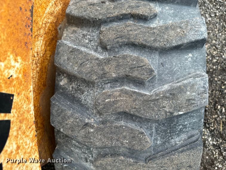 image for item EH4342 1987 Bobcat  843 skid steer loader