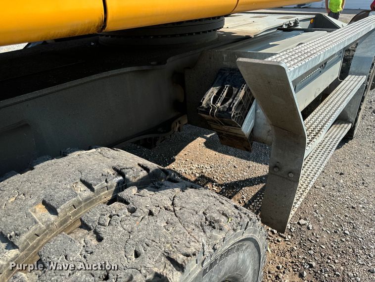 image for item EH4348 2014 Liebherr LH35M Litronic material handler