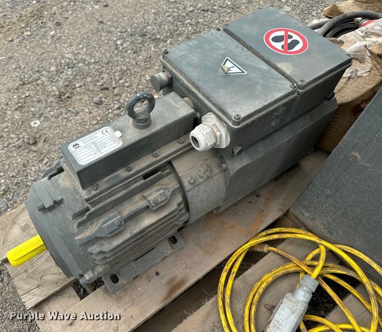 image for item EH4348 2014 Liebherr LH35M Litronic material handler