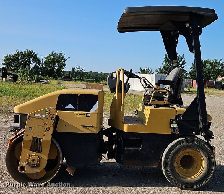 image for item EI3984 Caterpillar  CB-335E single drum vibratory roller