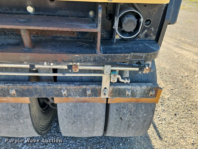 image for item EI3984 Caterpillar  CB-335E single drum vibratory roller
