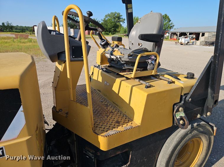 image for item EI3984 Caterpillar  CB-335E single drum vibratory roller