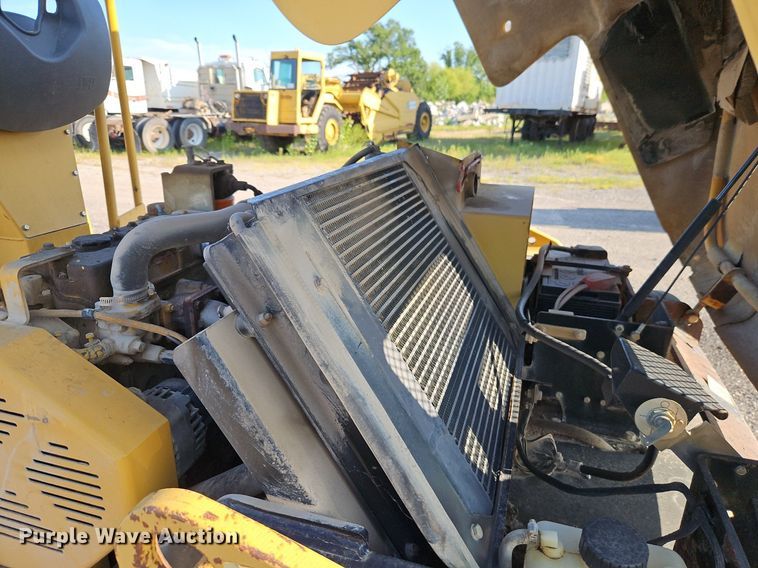 image for item EI3984 Caterpillar  CB-335E single drum vibratory roller