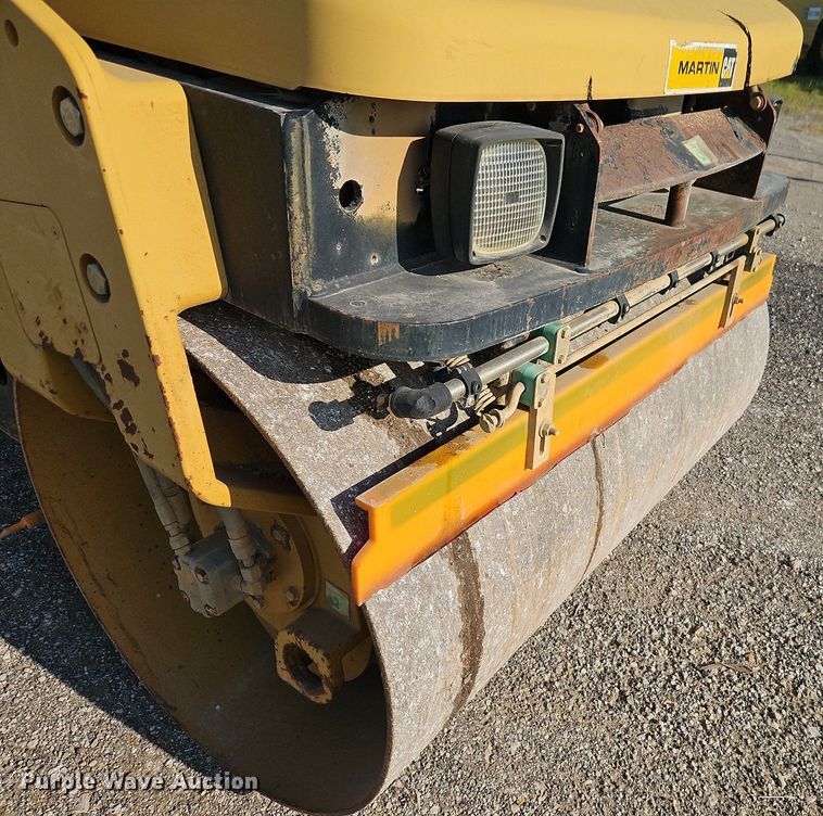 image for item EI3984 Caterpillar  CB-335E single drum vibratory roller