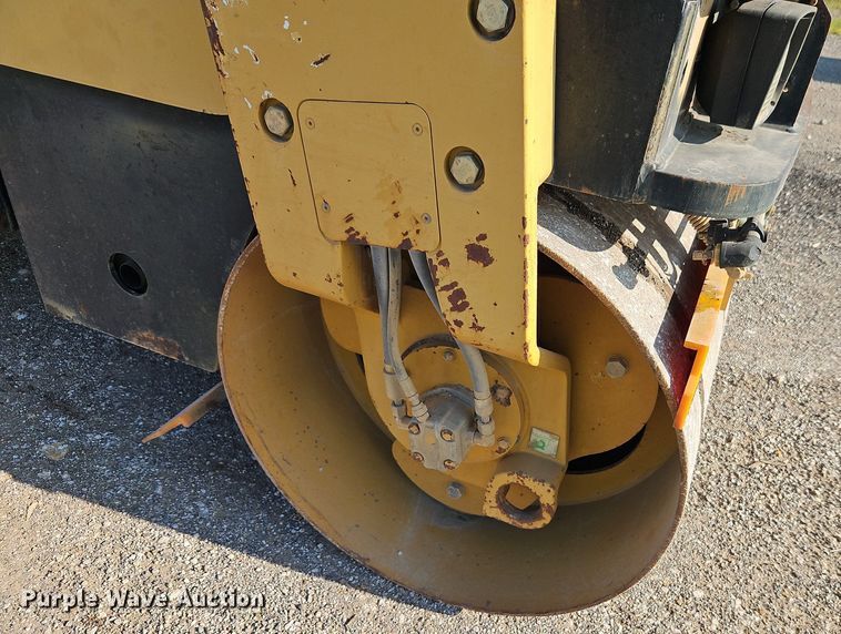 image for item EI3984 Caterpillar  CB-335E single drum vibratory roller