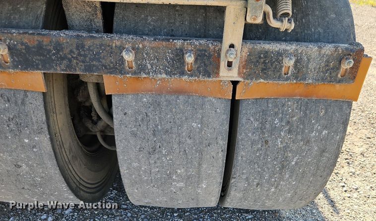 image for item EI3984 Caterpillar  CB-335E single drum vibratory roller