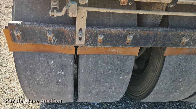 image for item EI3984 Caterpillar  CB-335E single drum vibratory roller