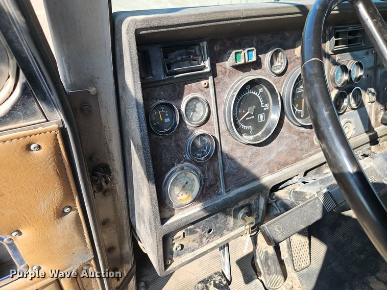 image for item EI3986 1990 Kenworth  W900 dump truck