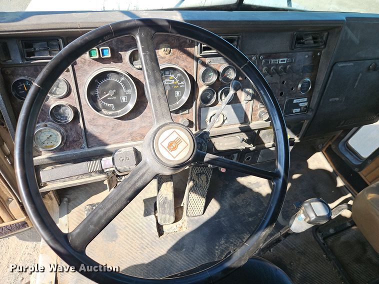 image for item EI3986 1990 Kenworth  W900 dump truck