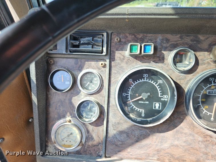 image for item EI3986 1990 Kenworth  W900 dump truck