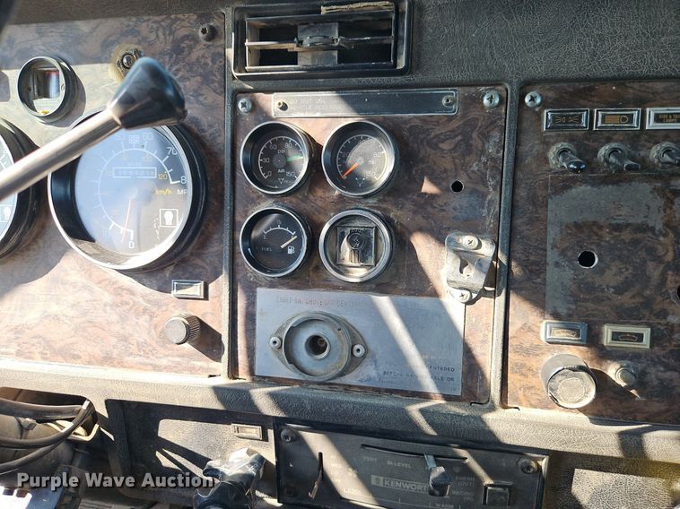 image for item EI3986 1990 Kenworth  W900 dump truck