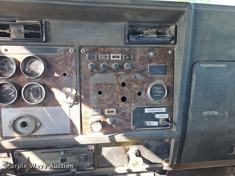 image for item EI3986 1990 Kenworth  W900 dump truck