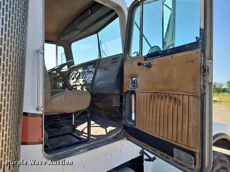 image for item EI3986 1990 Kenworth  W900 dump truck