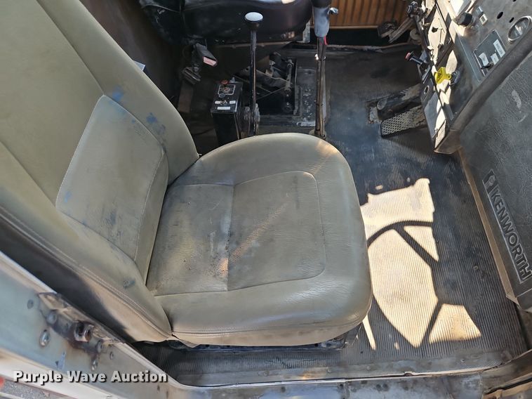 image for item EI3986 1990 Kenworth  W900 dump truck