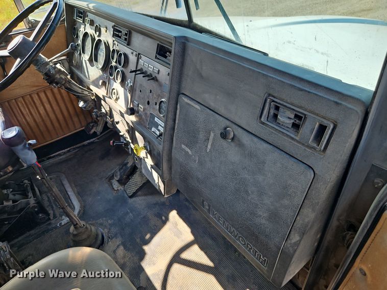 image for item EI3986 1990 Kenworth  W900 dump truck