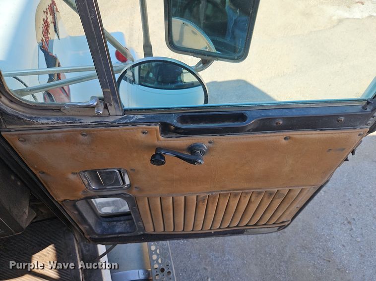 image for item EI3986 1990 Kenworth  W900 dump truck