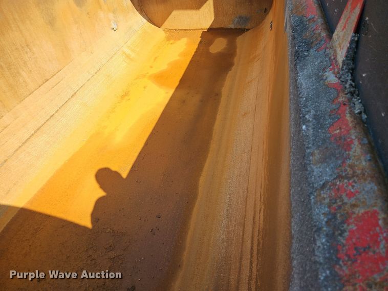 image for item EI3988 2012 Freightliner  114SD dump truck