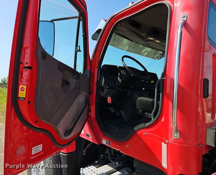 image for item EI3988 2012 Freightliner  114SD dump truck