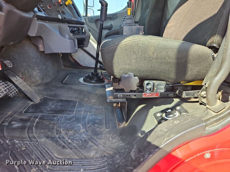 image for item EI3988 2012 Freightliner  114SD dump truck