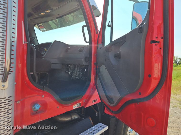 image for item EI3988 2012 Freightliner  114SD dump truck