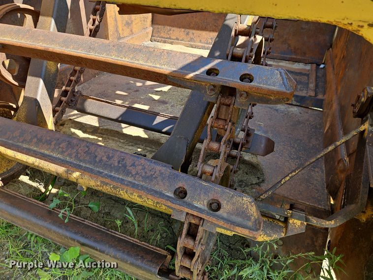 image for item EI3989 1976 Caterpillar  613B elevating scraper