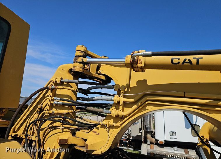 image for item EI3989 1976 Caterpillar  613B elevating scraper
