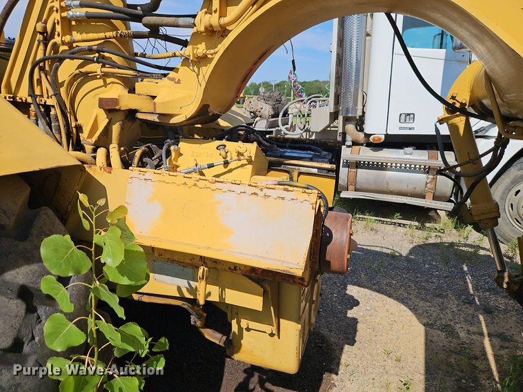 image for item EI3989 1976 Caterpillar  613B elevating scraper