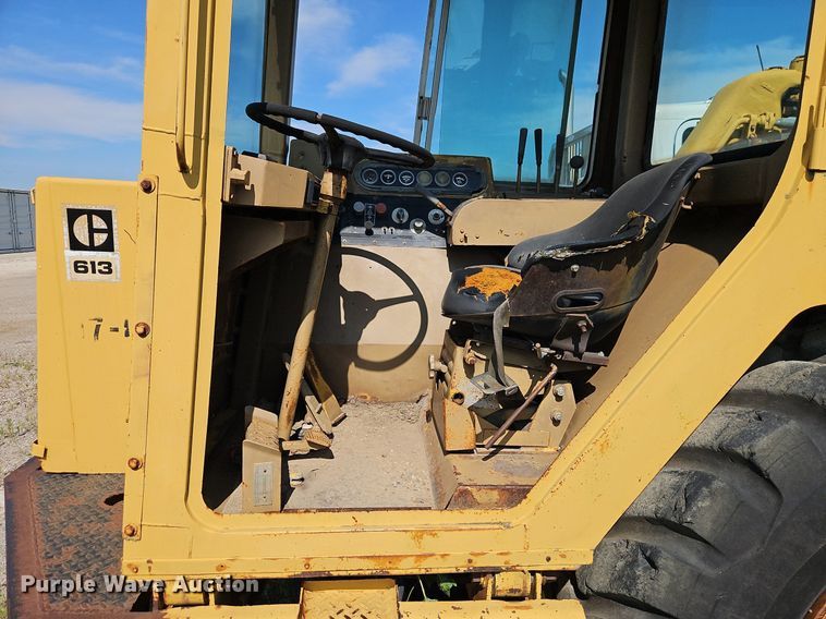 image for item EI3989 1976 Caterpillar  613B elevating scraper