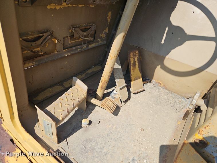 image for item EI3989 1976 Caterpillar  613B elevating scraper