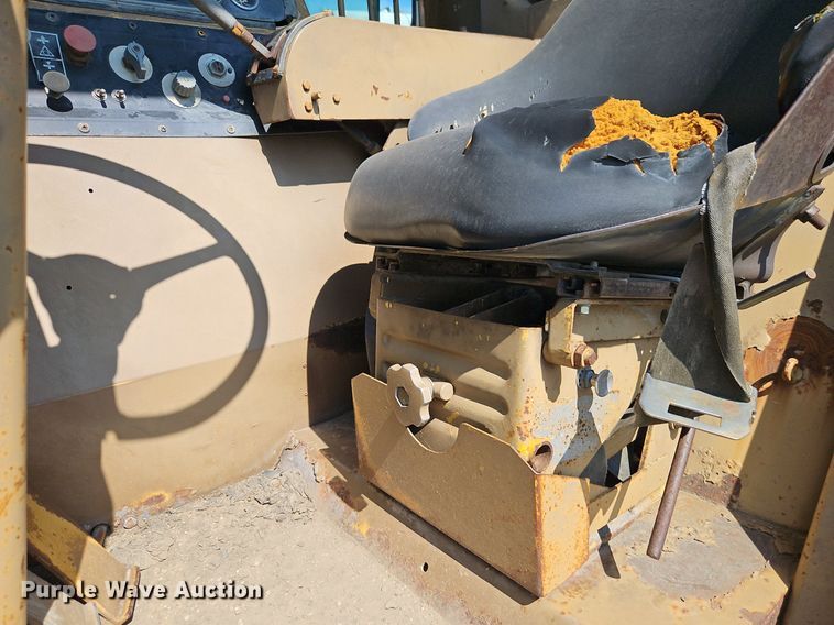 image for item EI3989 1976 Caterpillar  613B elevating scraper