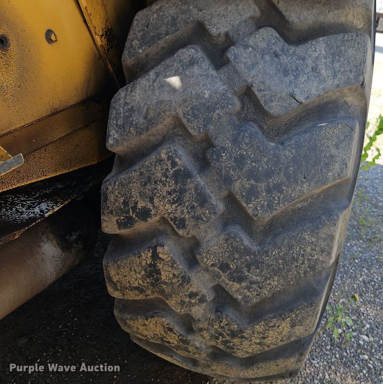 image for item EI3989 1976 Caterpillar  613B elevating scraper