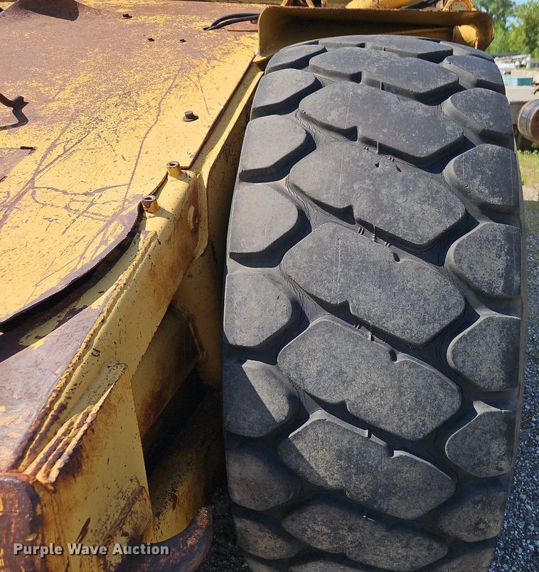 image for item EI3989 1976 Caterpillar  613B elevating scraper