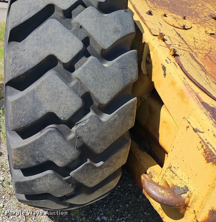 image for item EI3989 1976 Caterpillar  613B elevating scraper