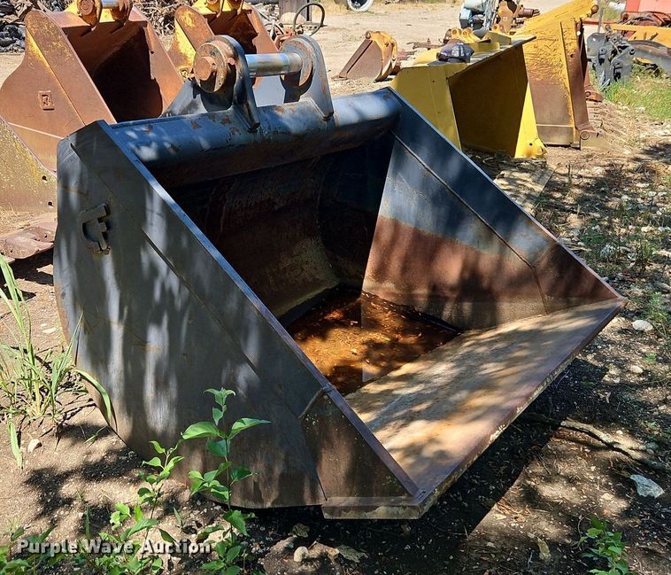 image for item EI8201 CF excavator bucket