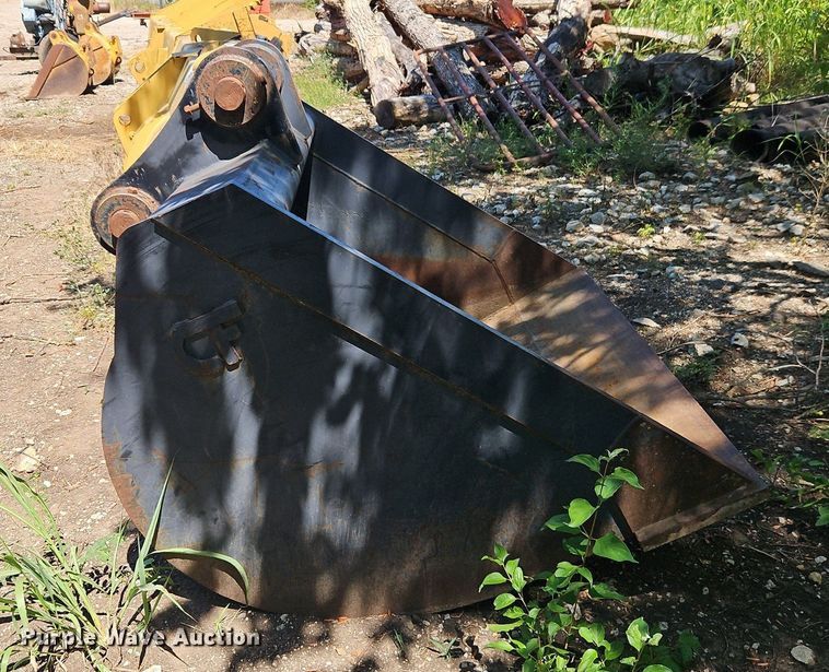 image for item EI8201 CF excavator bucket