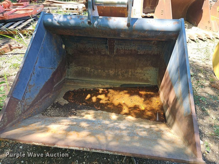 image for item EI8201 CF excavator bucket