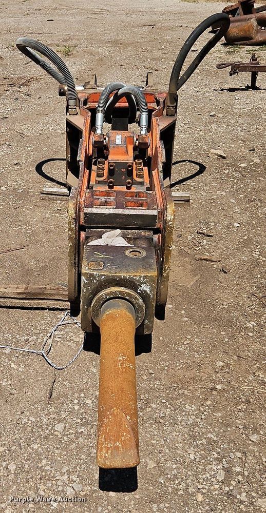 image for item EI8202 NPK 12X breaker