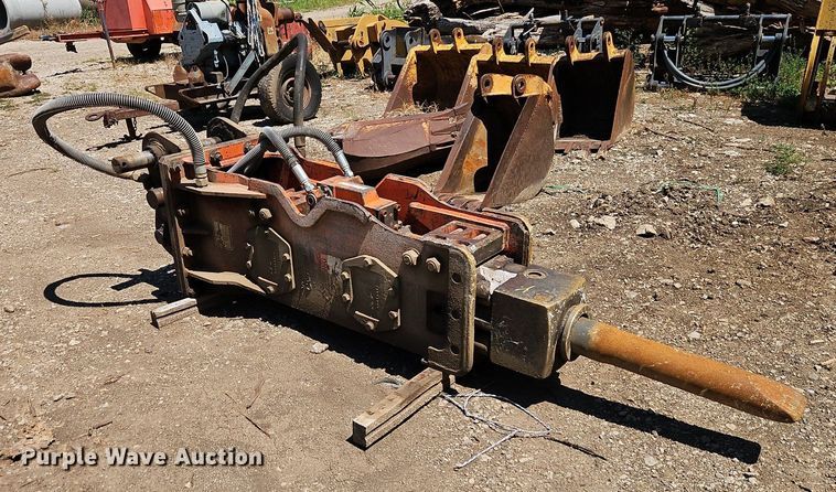 image for item EI8202 NPK 12X breaker