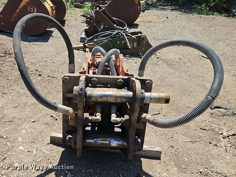 image for item EI8202 NPK 12X breaker