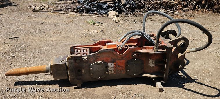 image for item EI8202 NPK 12X breaker