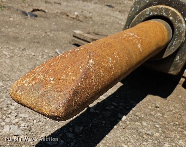 image for item EI8202 NPK 12X breaker