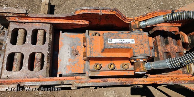 image for item EI8202 NPK 12X breaker