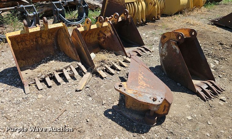 image for item EI8204 (5) Case 580 backhoe buckets