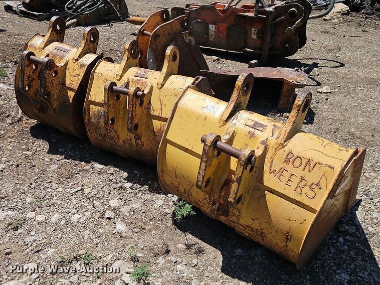 image for item EI8204 (5) Case 580 backhoe buckets