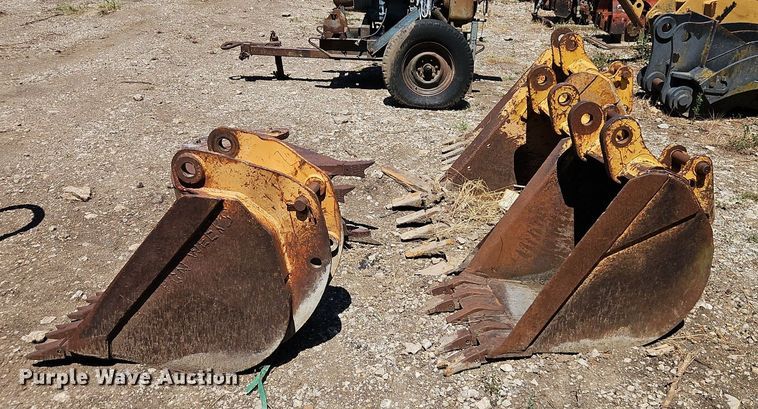 image for item EI8204 (5) Case 580 backhoe buckets