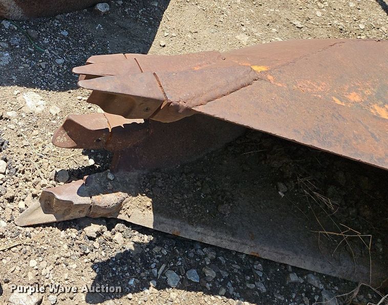 image for item EI8204 (5) Case 580 backhoe buckets