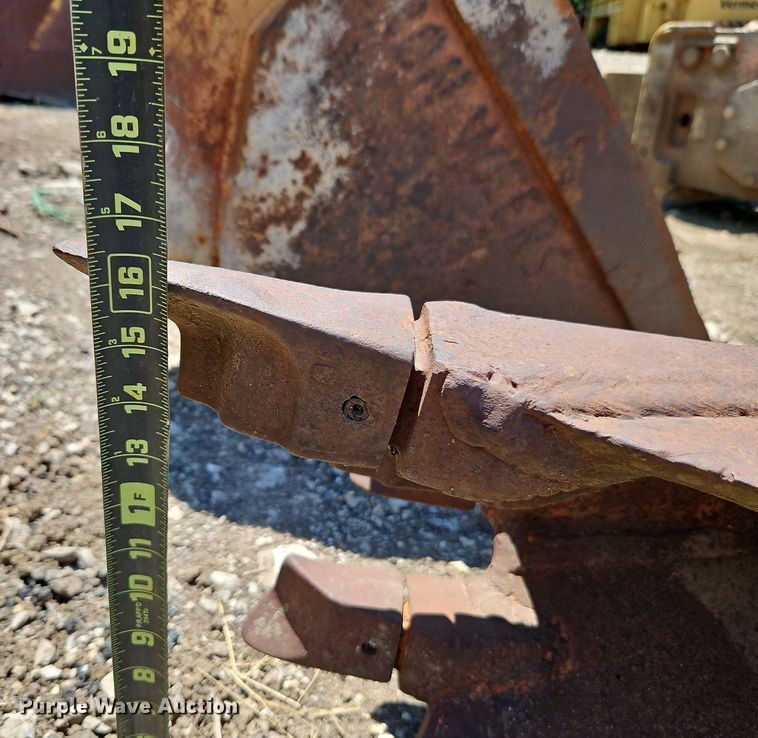 image for item EI8204 (5) Case 580 backhoe buckets