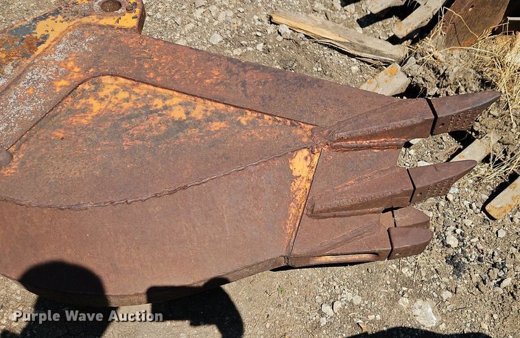 image for item EI8204 (5) Case 580 backhoe buckets