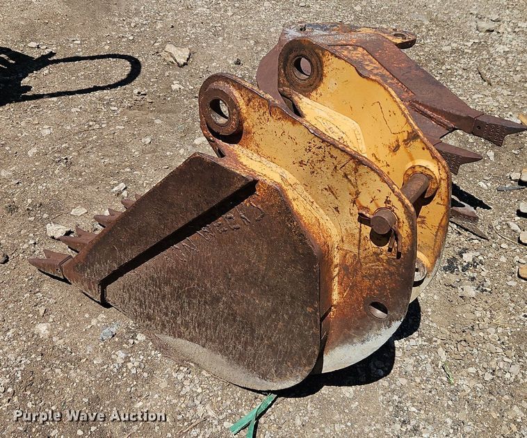 image for item EI8204 (5) Case 580 backhoe buckets