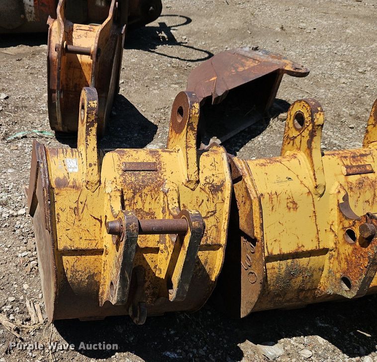 image for item EI8204 (5) Case 580 backhoe buckets